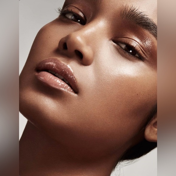 FENTY BEAUTY Gloss Bomb Universal Lip Luminizer - Picture 9 of 12